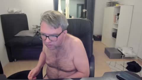 Fredrik online show from January 2025 06:27:01 PM