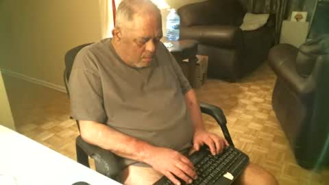 Snapshot of fredthetiger chatting on June 2026 03:42:01 AM fredthetiger online show from June 2026 03:42:01 AM