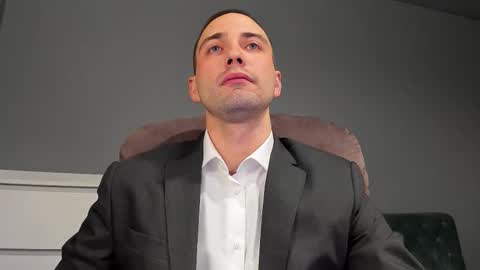 Andrew online show from December 2025 08:36:02 PM