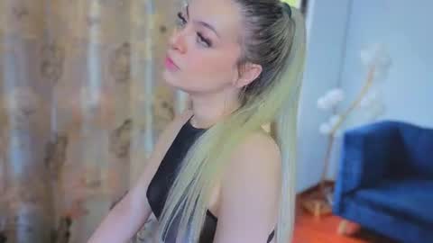 fresita_pink_ online show from July 2026 09:24:02 PM