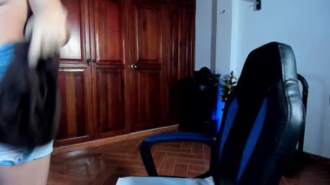 freyanatural online show from December 2025 12:04:01 AM