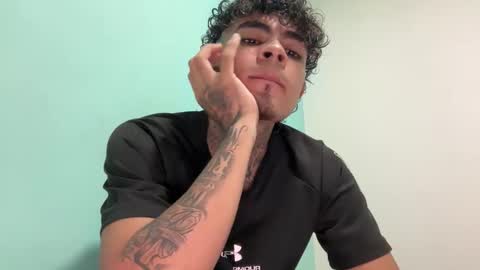 freyva_ online show from April 2026 12:19:01 AM