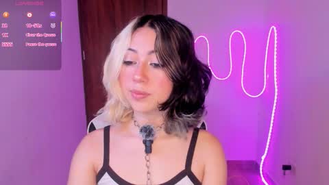 frida_lassi_ online show from December 2025 12:03:02 PM