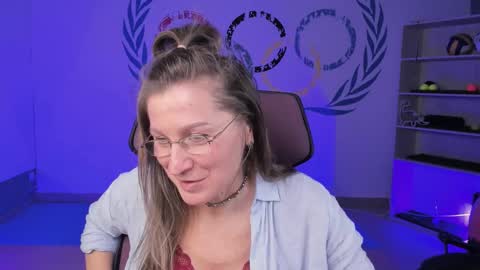 Frida Tander online show from February 2025 01:14:02 PM