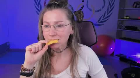 Frida Tander online show from February 2025 12:08:01 PM