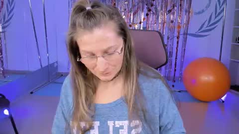 Frida Tander online show from March 2025 03:38:02 PM