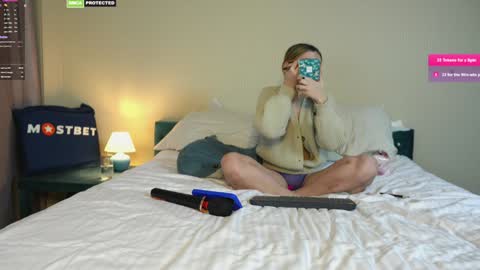 Snapshot of friendsurdreams chatting on December 2024 09:04:02 PM friendsurdreams online show from December 2024 09:04:02 PM