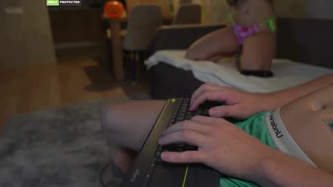 Snapshot of friendsurdreams chatting on October 2025 07:29:02 PM friendsurdreams online show from October 2025 07:29:02 PM