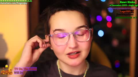 Snapshot of frogessjay chatting on December 2024 10:11:02 PM Jaywise Frogfoot online show from December 2024 10:11:02 PM