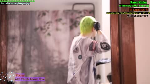 Snapshot of frogessjay chatting on February 2025 01:02:01 AM Jaywise Frogfoot online show from February 2025 01:02:01 AM