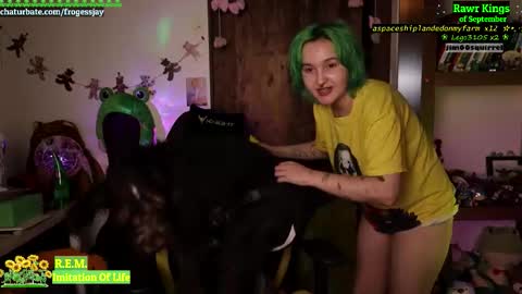 Snapshot of frogessjay chatting on September 2025 02:00:02 AM Jaywise Frogfoot online show from September 2025 02:00:02 AM