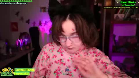 Snapshot of frogessjay chatting on December 2025 07:09:01 PM Jaywise Frogfoot online show from December 2025 07:09:01 PM