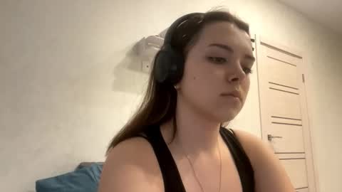 Snapshot of frosted_bloom chatting on September 2025 03:45:01 PM Emily online show from September 2025 03:45:01 PM