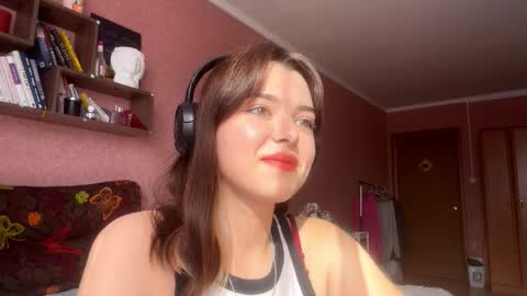 Snapshot of frosted_bloom chatting on September 2025 07:07:01 AM Emily online show from September 2025 07:07:01 AM