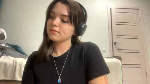 Snapshot of frosted_bloom chatting on September 2025 03:37:02 PM Emily online show from September 2025 03:37:02 PM