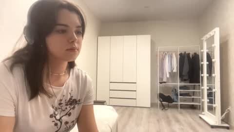 Snapshot of frosted_bloom chatting on October 2025 03:41:01 PM Emily online show from October 2025 03:41:01 PM