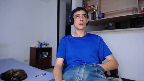 Snapshot of fuckc0uple chatting on March 2025 09:59:02 PM Lauuuu n TheLuckyGuy online show from March 2025 09:59:02 PM