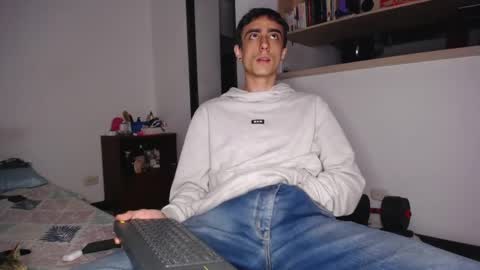 Snapshot of fuckc0uple chatting on March 2025 04:45:02 AM Lauuuu n TheLuckyGuy online show from March 2025 04:45:02 AM