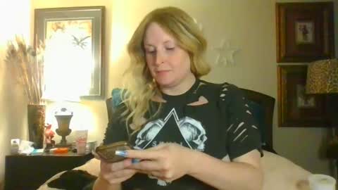 Snapshot of fucking_fantasy chatting on January 2025 01:44:01 AM PorcelainDoll22 online show from January 2025 01:44:01 AM