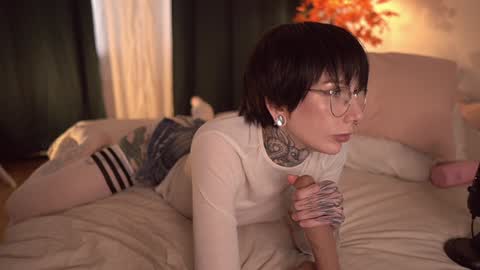 Snapshot of fuckingtoy_ chatting on October 2025 01:01:01 PM Eva all my links online show from October 2025 01:01:01 PM