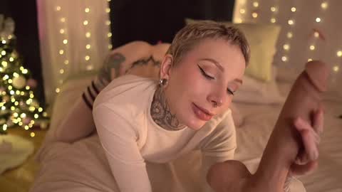 Snapshot of fuckingtoy_ chatting on December 2025 01:31:01 PM Eva all my links online show from December 2025 01:31:01 PM