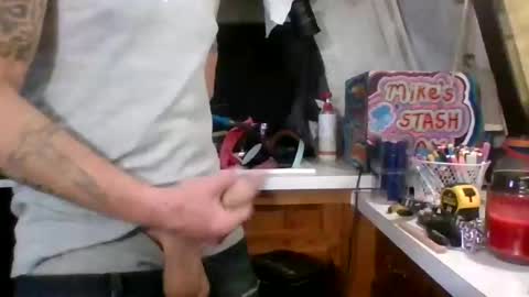 Snapshot of fuckmehard221187 chatting on December 2024 01:38:02 PM me online show from December 2024 01:38:02 PM