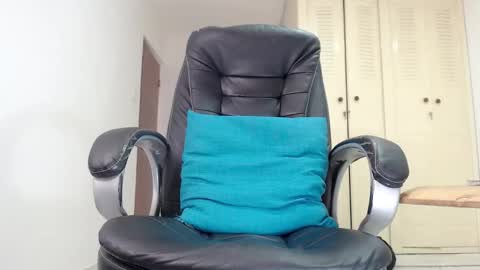 Snapshot of full_milo chatting on November 2025 05:29:02 AM Andres. online show from November 2025 05:29:02 AM