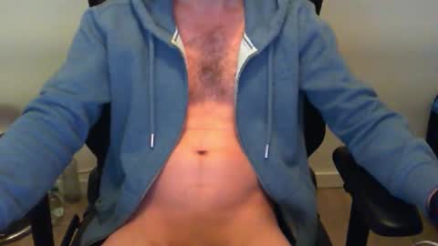 Snapshot of funnyeucouple chatting on February 2026 11:08:01 PM YWhiteNiceMan online show from February 2026 11:08:01 PM