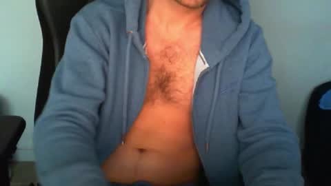 Snapshot of funnyeucouple chatting on February 2026 08:29:01 AM YWhiteNiceMan online show from February 2026 08:29:01 AM