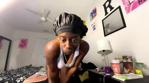 Snapshot of funsiizebratt chatting on November 2025 06:55:02 PM Funsiizebratt online show from November 2025 06:55:02 PM