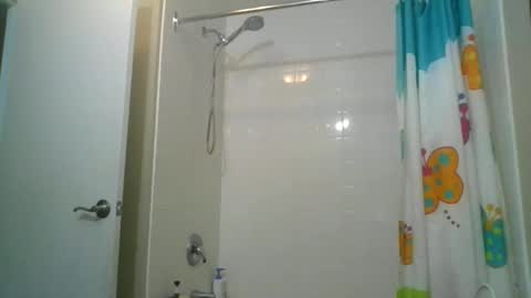 Snapshot of fuzzypeaches87 chatting on December 2025 06:28:01 PM fuzzypeaches87 online show from December 2025 06:28:01 PM