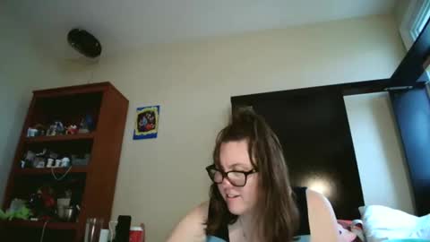 fuzzypeaches87 online show from April 2026 05:06:01 PM