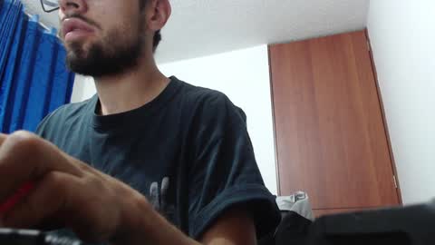 Snapshot of fvckhorneyguy chatting on December 2024 06:37:01 AM andrew online show from December 2024 06:37:01 AM