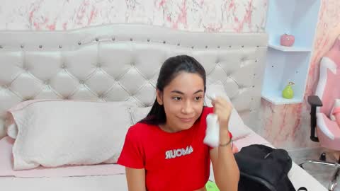 Snapshot of gabbieprice chatting on October 2025 04:07:01 PM Gabbie online show from October 2025 04:07:01 PM