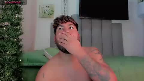 Snapshot of gabbo__ chatting on December 2024 12:32:02 AM GABO online show from December 2024 12:32:02 AM