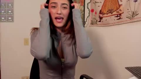 Snapshot of gabee7_ chatting on November 2025 03:11:02 PM NEW ACCOUNT Gabriella online show from November 2025 03:11:02 PM