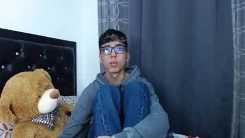 gabriel_x18 online show from February 2026 04:51:02 AM