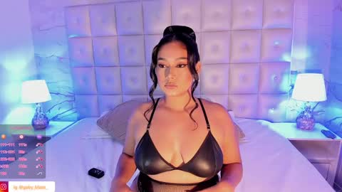 Snapshot of gaby_blaze chatting on December 2024 06:26:01 PM Gaby Blaze online show from December 2024 06:26:01 PM