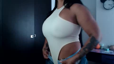 Snapshot of gaby_bluexx chatting on May 2026 04:23:02 PM Gaby Blue online show from May 2026 04:23:02 PM