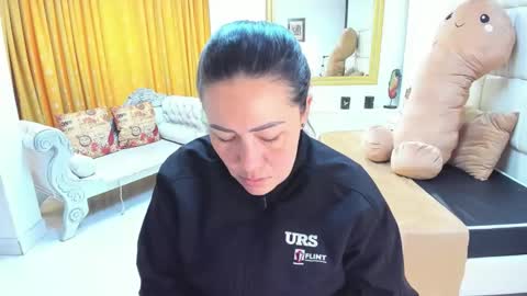 Snapshot of gaby_trent chatting on October 2025 02:14:01 PM gabriela online show from October 2025 02:14:01 PM