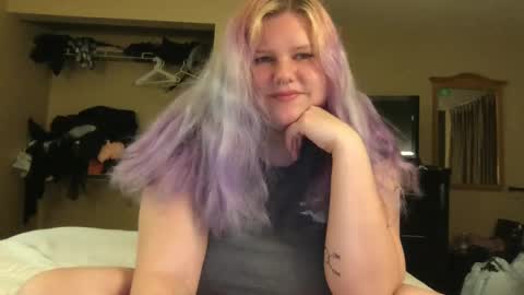 Eryn online show from December 2024 05:00:01 PM