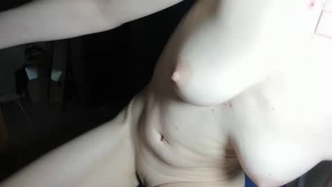 Snapshot of galaxxyrose chatting on December 2025 03:02:02 AM GalaxxyRose online show from December 2025 03:02:02 AM