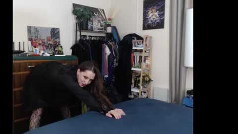 HOT  online show from December 2025 10:33:01 AM