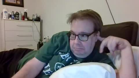 Snapshot of garyg930 chatting on December 2025 02:19:02 AM Gary online show from December 2025 02:19:02 AM