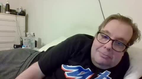 Snapshot of garyg930 chatting on February 2026 02:15:01 AM Gary online show from February 2026 02:15:01 AM