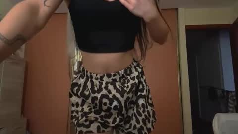 Snapshot of gaylashuhi chatting on November 2025 01:43:01 PM Stasy online show from November 2025 01:43:01 PM