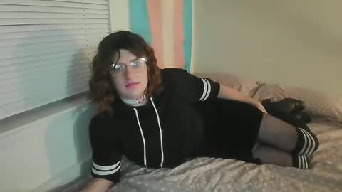 Snapshot of genesis820 chatting on November 2025 01:59:02 AM Rachelle online show from November 2025 01:59:02 AM