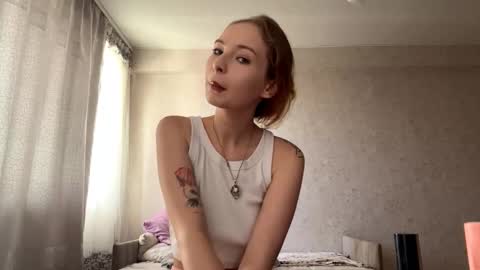 Snapshot of geneviveseay chatting on September 2025 11:12:02 AM Emmi online show from September 2025 11:12:02 AM