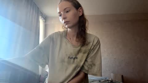 Snapshot of geneviveseay chatting on September 2025 12:29:01 PM Emmi online show from September 2025 12:29:01 PM