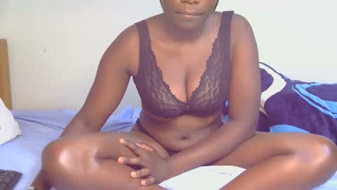 Snapshot of geni_smart chatting on October 2025 06:47:01 AM Luciana online show from October 2025 06:47:01 AM